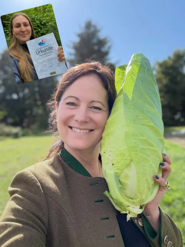 „Fermentieren & Fischereischein“ 🥬🐟- Fortbildungen am Samstag um den Kindern Ursprüngliches weiterzugeben ❣️
Netti hat heute in @sammatzmichaelshof an einem Workshop zum Thema Fermentieren teilgenommen. Danke @jeronimoangelhenao ❣️

Praktikantin Caroly hat den Fischereischein bestanden 🐟🎉

„Vom Feld ins Glas - aus dem See auf den Teller“
#fermentieren #fermentiertesgemüse #fermentierenfüranfänger #fischereiprüfung #fischereischein 
(unbezahlte Werbung)